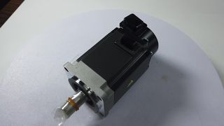 Mitsubishi HF-KE23JW1-S100 Servomotor 200W | HF-KE-Serie | MR-E-Verstärker-kompatible Vitrine